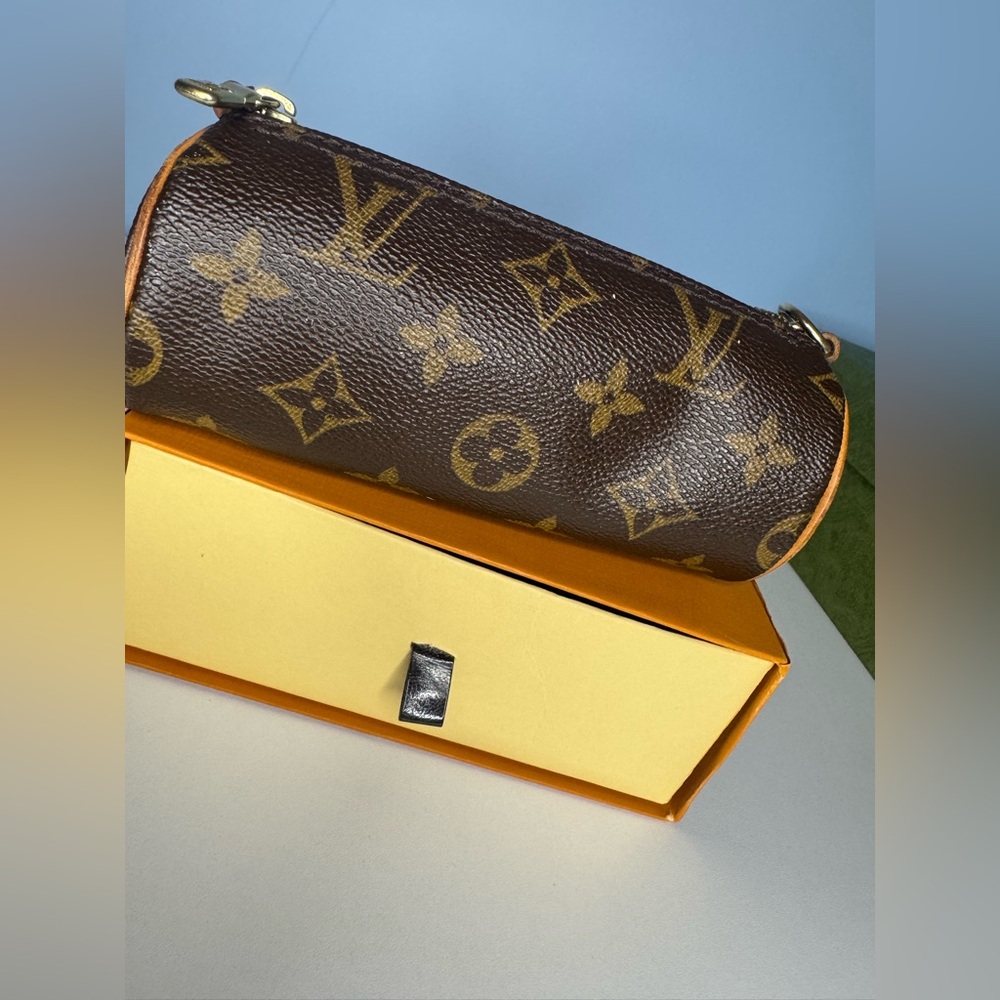 Louis Vuitton Monogram Trousse Ronde’ Pouch - Picture 7 of 14